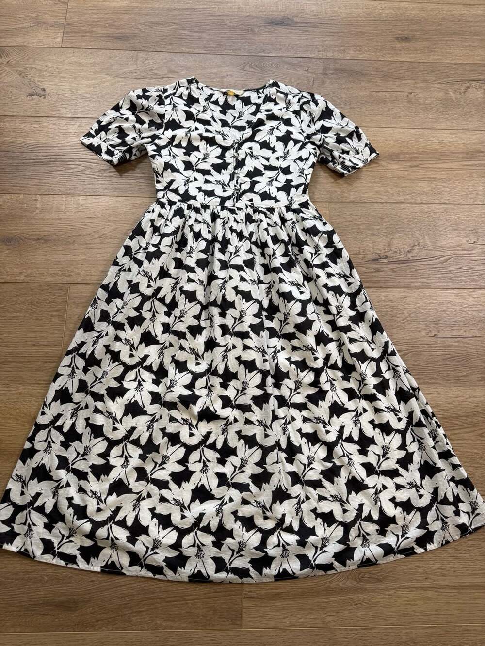 DownEast Black and White Floral Midi Dress - Picture 2 of 14